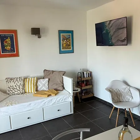 Entre Mer, Piscine Et Maquis, T2 Avec Panorama *